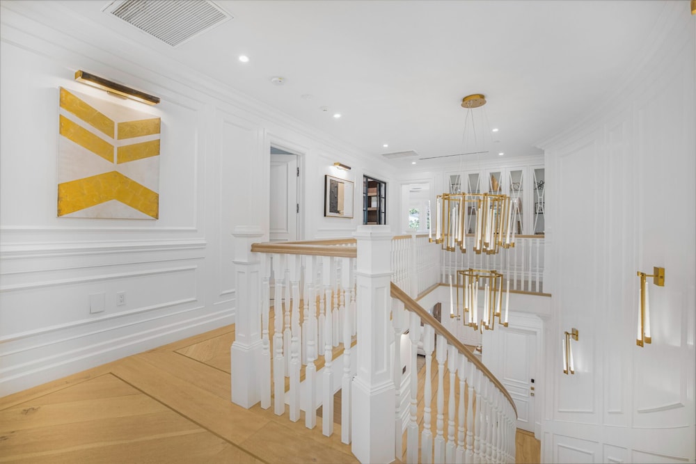 Spaulding Ave Farmhouse - Bespoke LA Home w/ Pool & Home Theater