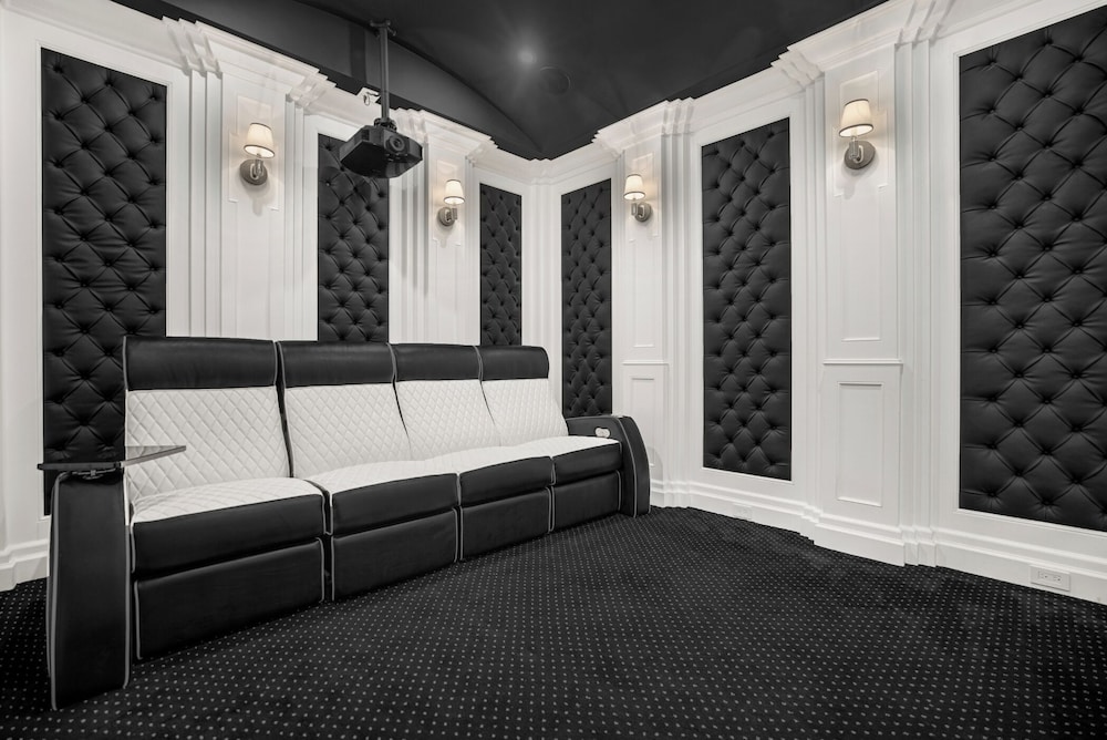 Spaulding Ave Farmhouse - Bespoke LA Home w/ Pool & Home Theater