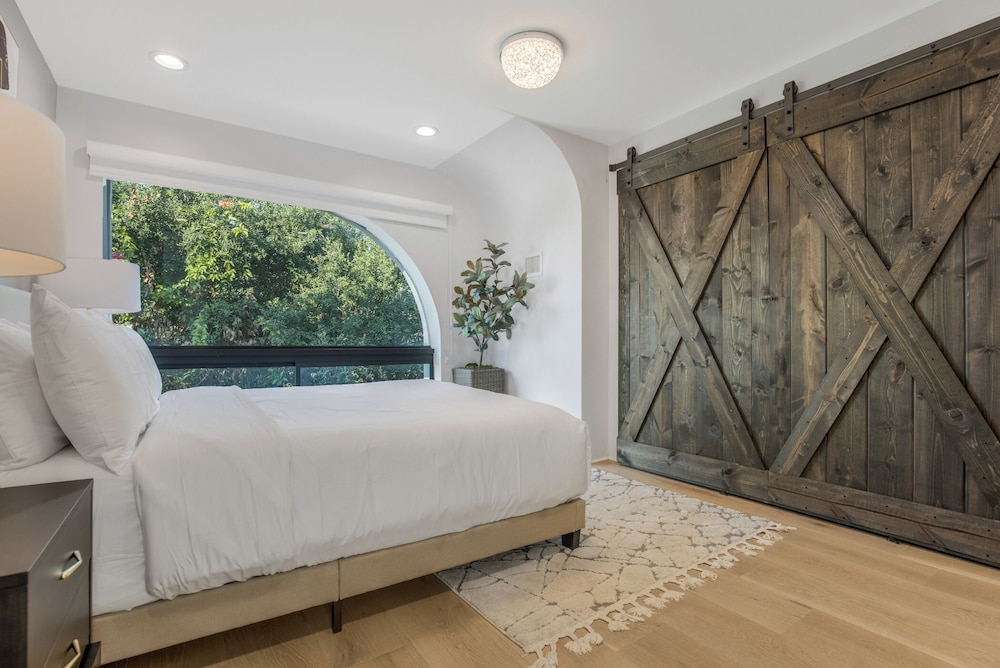 Los Angeles Vacations - Bel Air Yacht Mansion - Property Image 35