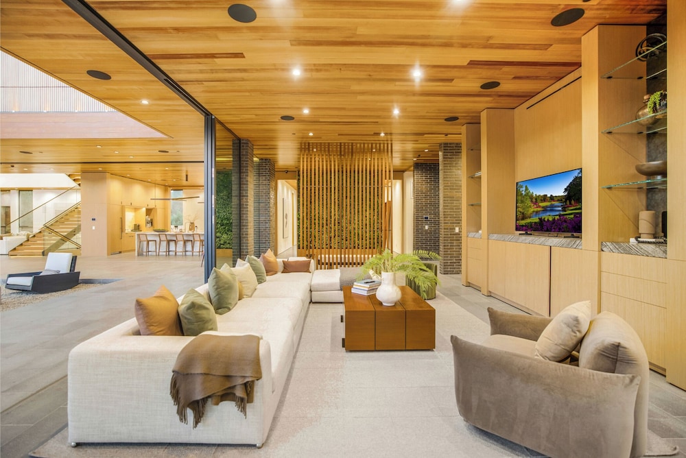 Oak Pass Manor: Indoor-outdoor Luxury With Pool, Sauna & Panoramic Views