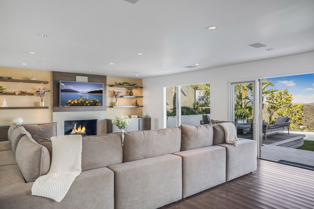 Stradella View - Bel-air Oasis w/ Infinity Pool & Stunning Panoramic Views