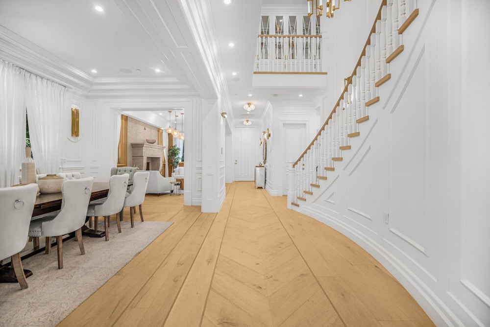 Spaulding Ave Farmhouse - Bespoke LA Home w/ Pool & Home Theater