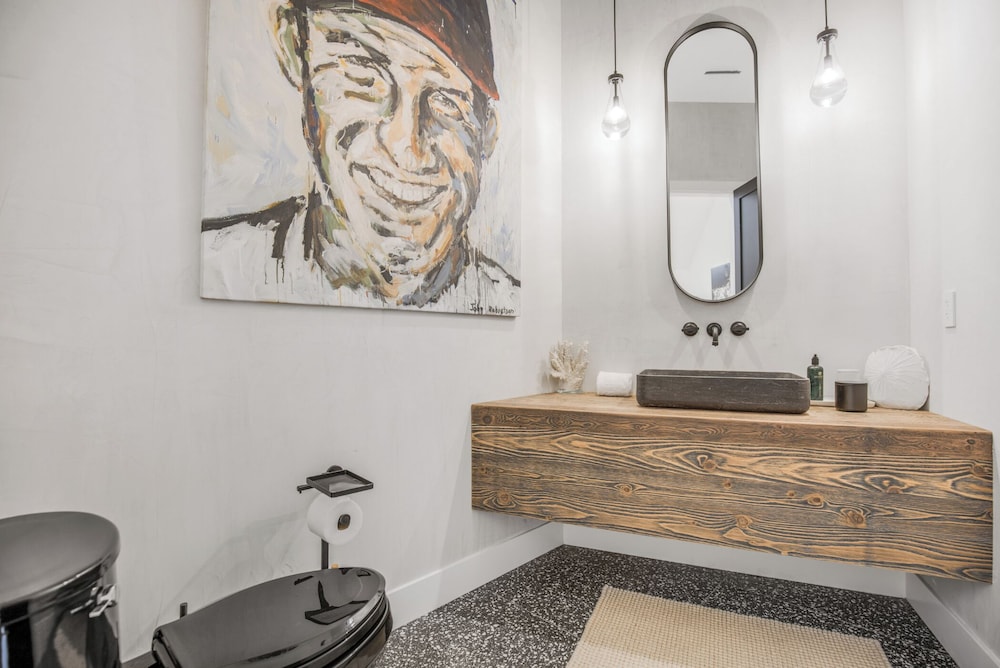 Belden Modern Villa - Iconic Hollywood Hills Retreat