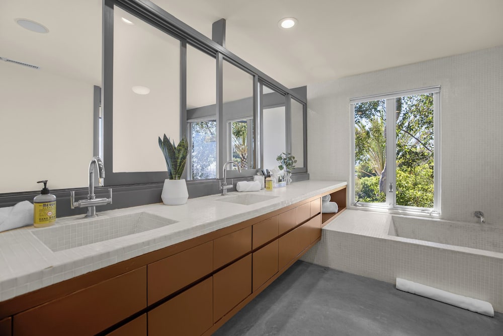 Solara Point - Sunset to Skyline With Pool & Epic Views