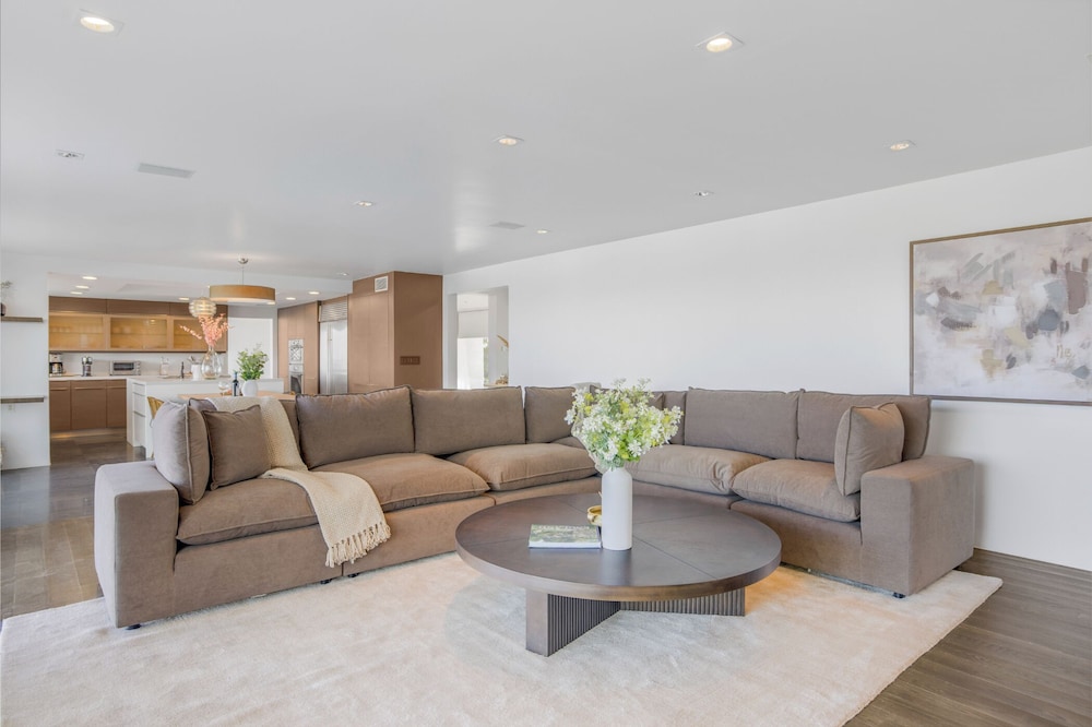 Stradella View - Bel-air Oasis w/ Infinity Pool & Stunning Panoramic Views