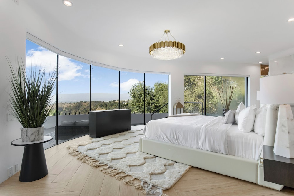 Los Angeles Vacations - Bel Air Yacht Mansion - Property Image 32