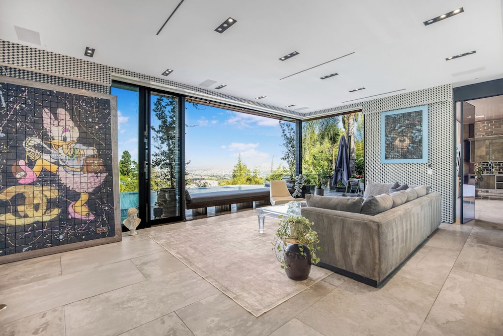 Villa Kaleida - Sleek Modern Sunset Villa With Eclectic Style & Infinity Pool