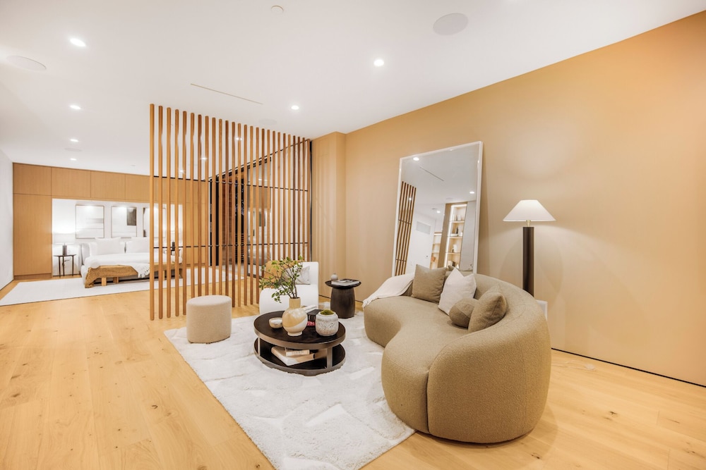 Oak Pass Manor: Indoor-outdoor Luxury With Pool, Sauna & Panoramic Views