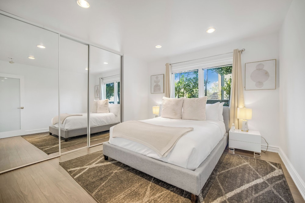 Stradella View - Bel-air Oasis w/ Infinity Pool & Stunning Panoramic Views