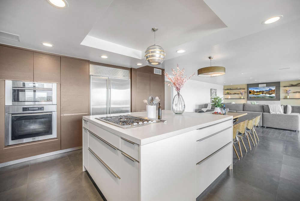 Stradella View - Bel-air Oasis w/ Infinity Pool & Stunning Panoramic Views