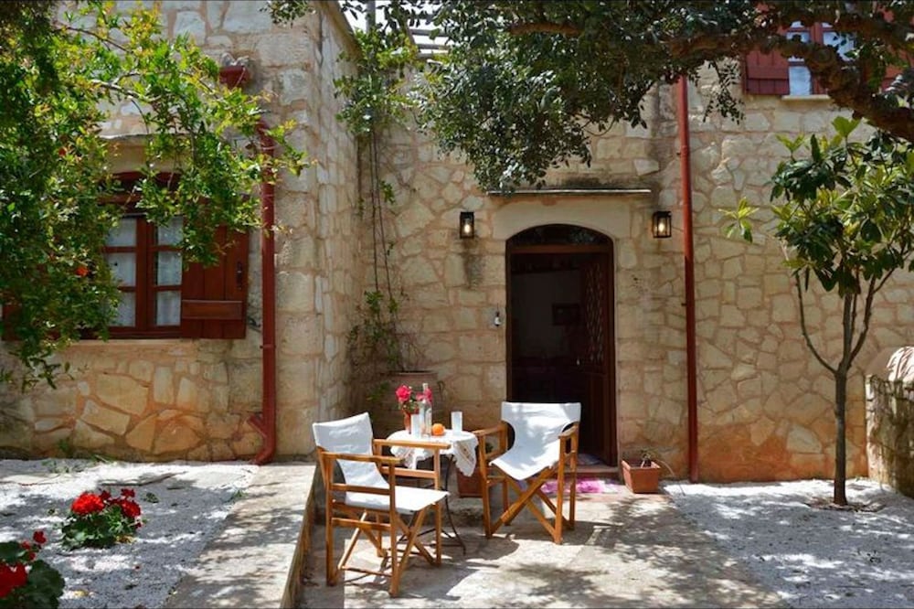 Traditional Stone House In Vamos view 5