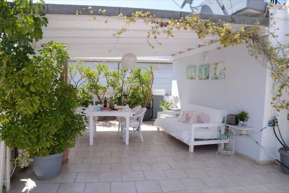 Maisonette Near Beach & City Center