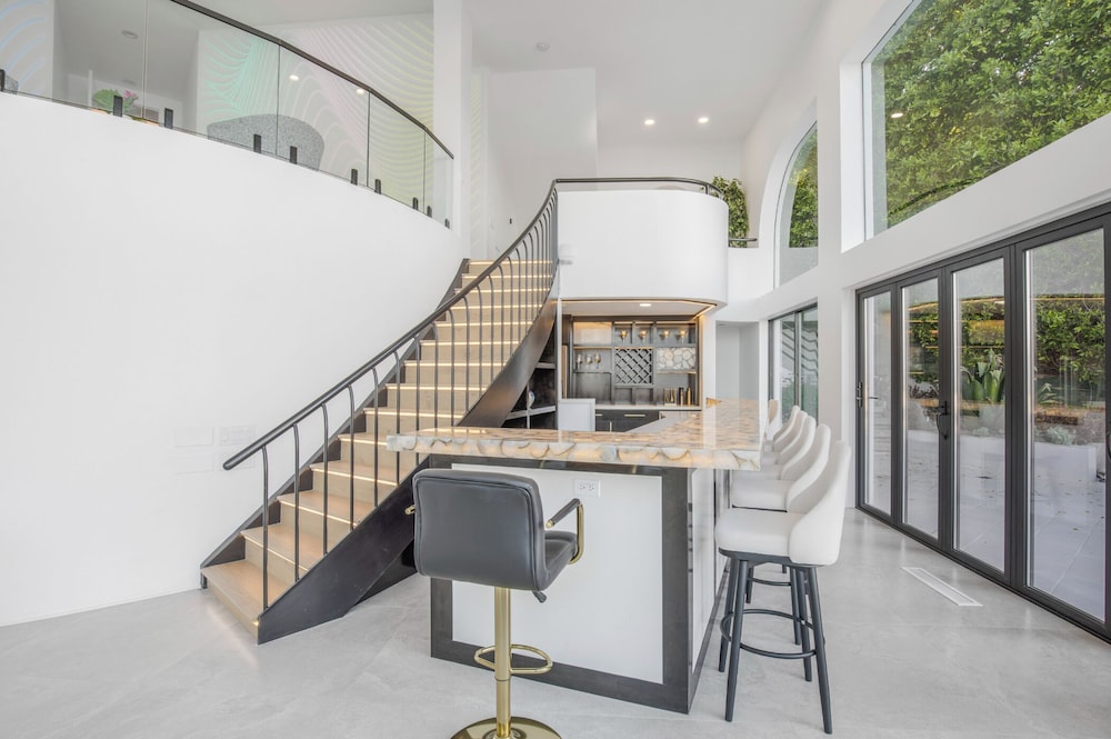 Los Angeles Vacations - Bel Air Yacht Mansion - Property Image 9