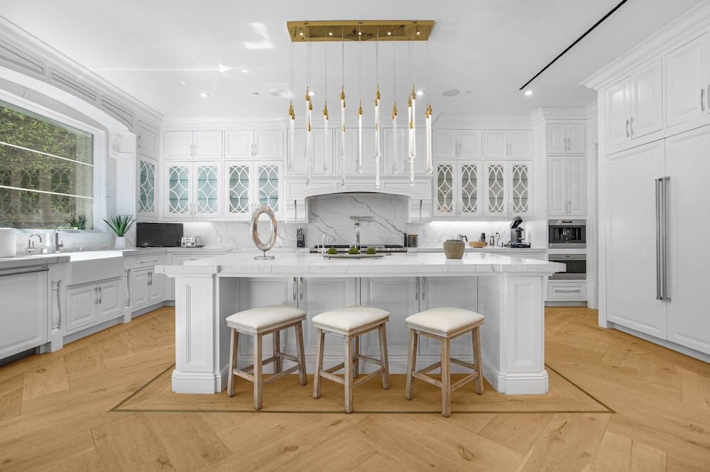 Spaulding Ave Farmhouse - Bespoke LA Home w/ Pool & Home Theater