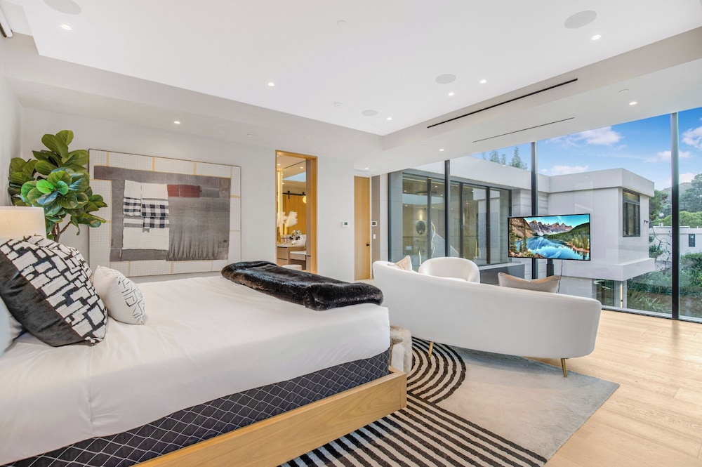 Hutton Modern