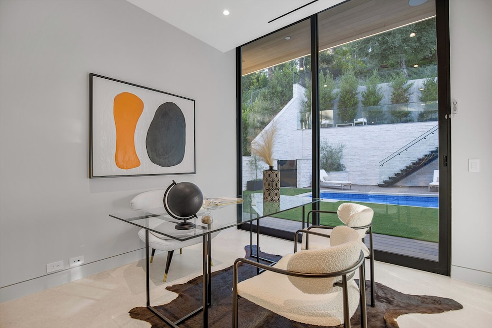 Hutton Modern