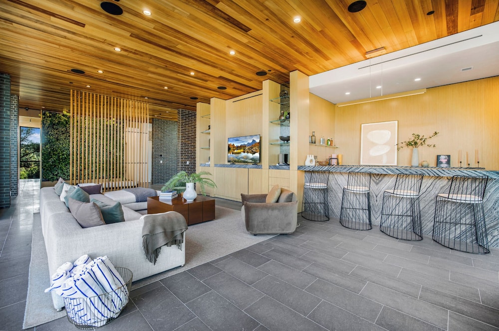 Oak Pass Manor: Indoor-outdoor Luxury With Pool, Sauna & Panoramic Views