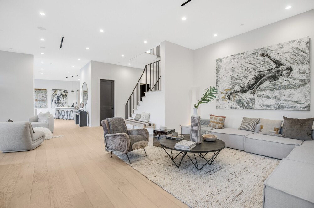 Belden Modern Villa - Iconic Hollywood Hills Retreat