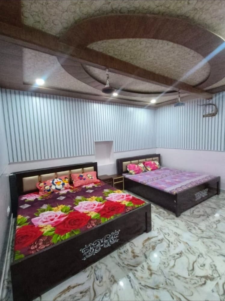 Balaji sadan vrindavan AC Room