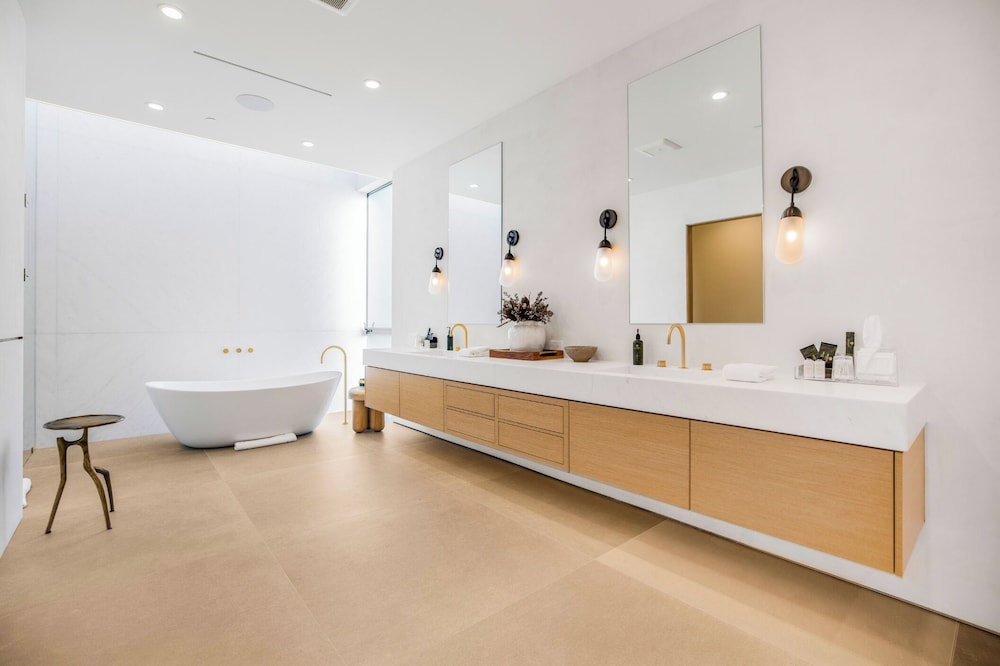 Oak Pass Manor: Indoor-outdoor Luxury With Pool, Sauna & Panoramic Views