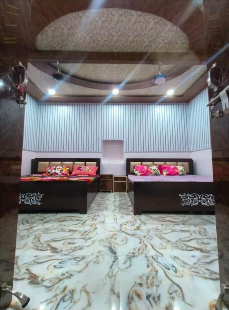 Balaji sadan vrindavan AC Room