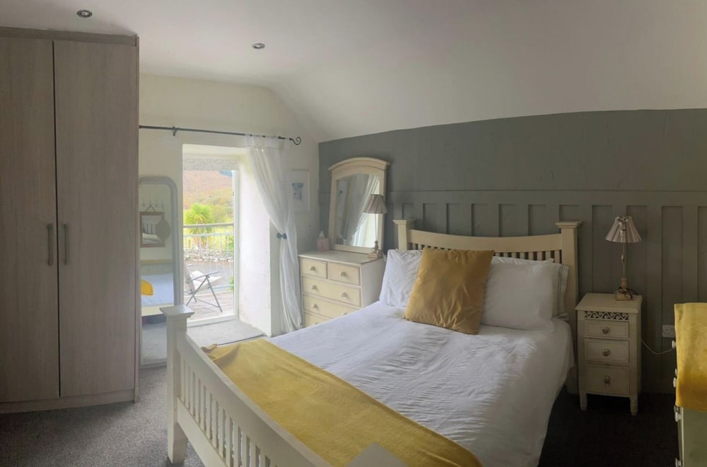 Family-pet Friendly-sleeps 10-hot Tub-sauna
