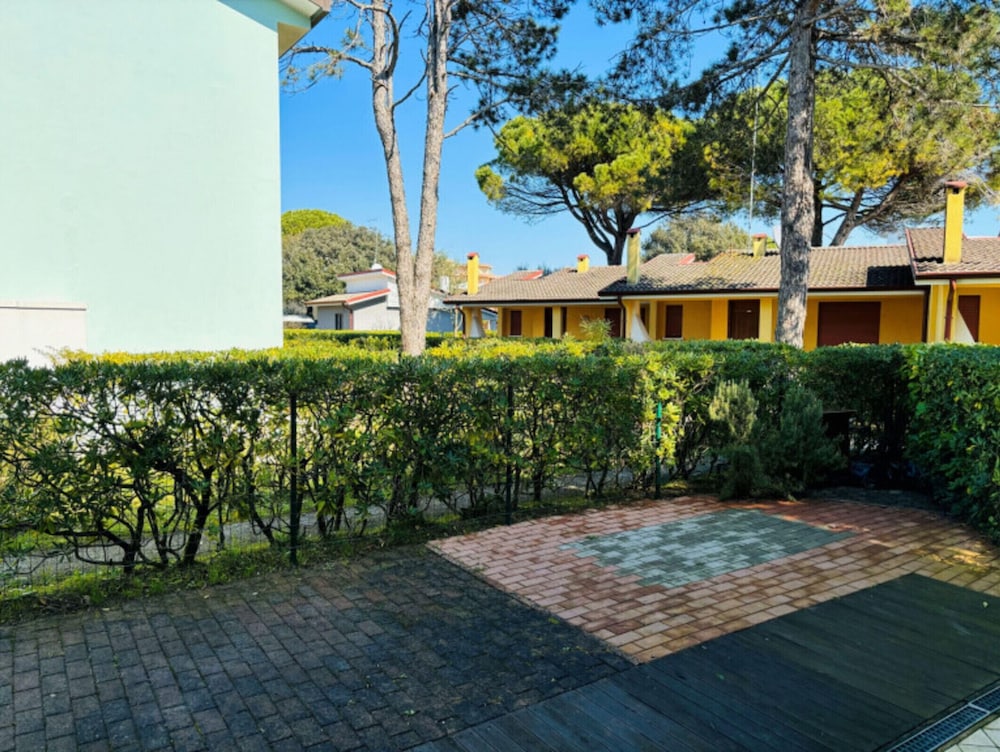 Bright Flat With Shared Swimming Pool