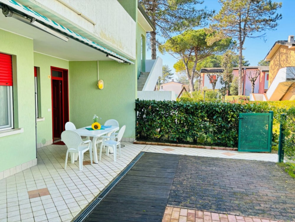 Bright Flat With Shared Swimming Pool