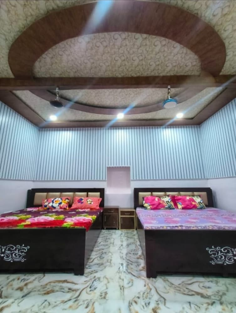 Balaji sadan vrindavan AC Room