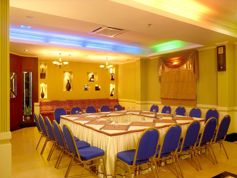 Regant Lake Palace