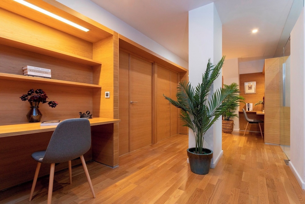 Exclusive Apartment 5BD in Seville. Carlos V