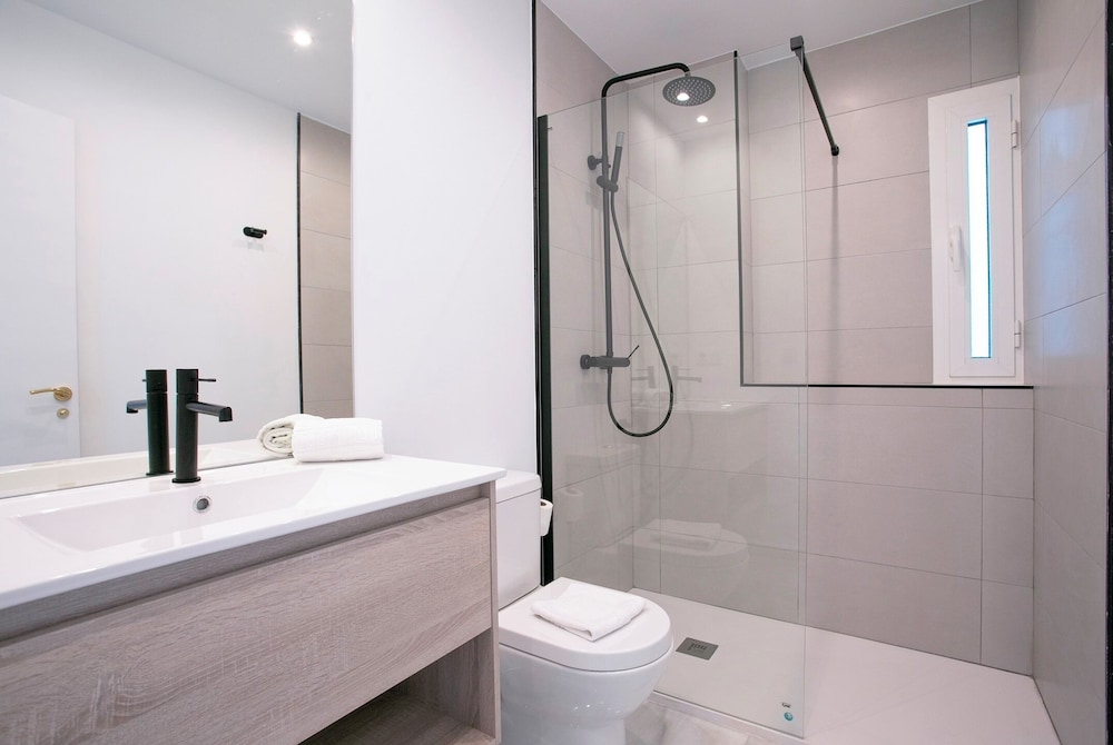 Magnificent 2 bd Apartment Facing the Cathedral Constituci n III