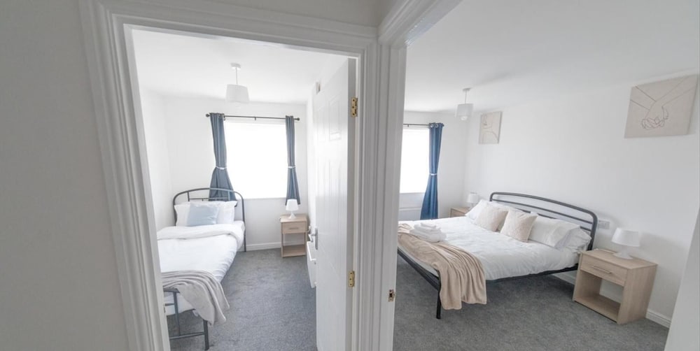 Sleeps 5 - Private Garden- Free Parking