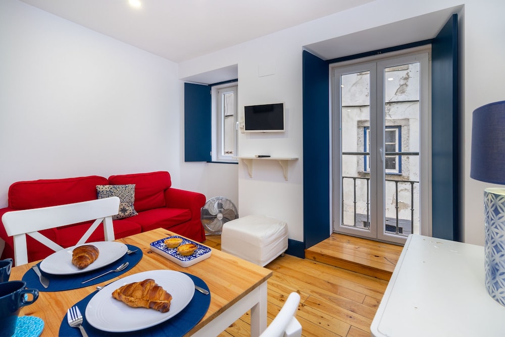 Central Minimalist 1-Bed Great To Explore Lisbon