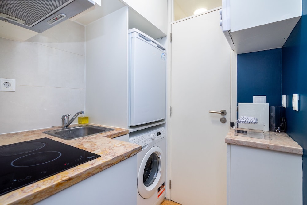 Central Minimalist 1-Bed Great To Explore Lisbon