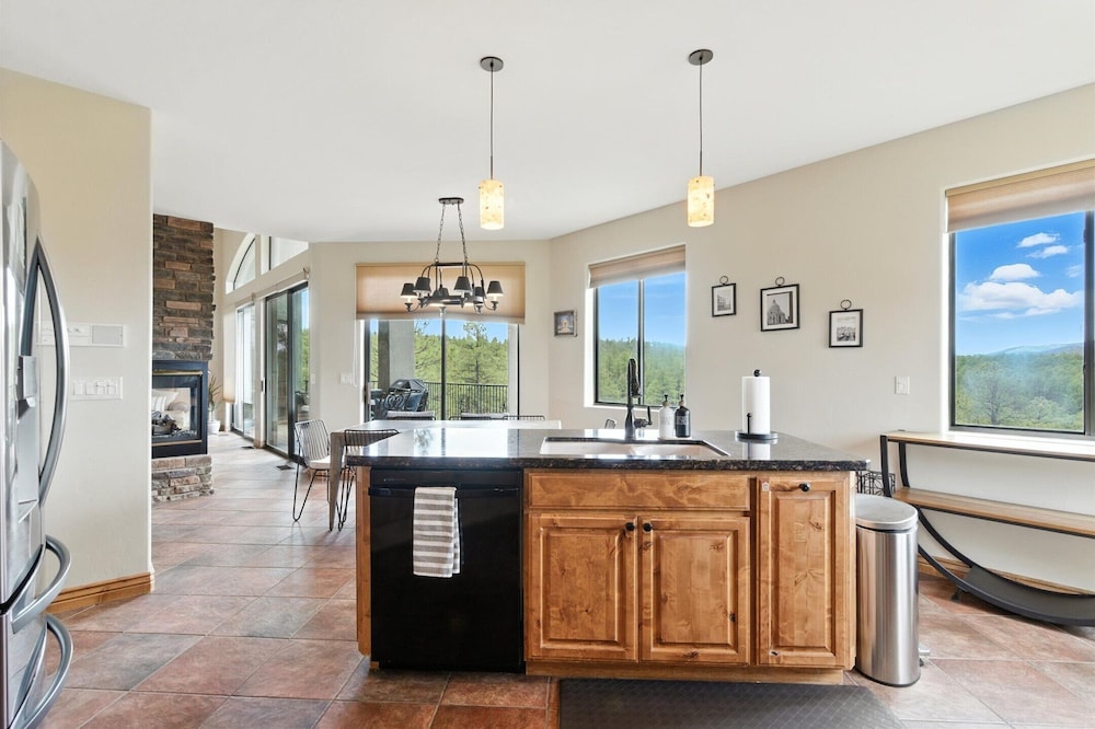 The Sanctuary at Prescott-downtown-hot Tub & Views