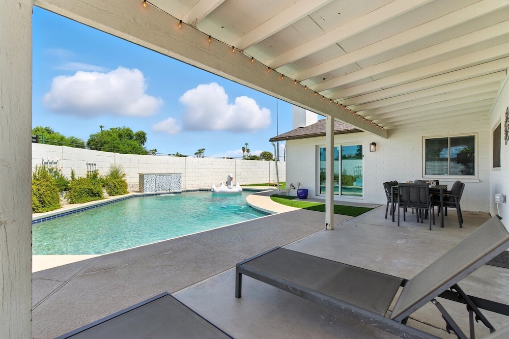 Greenway Getaway - Private Pool - North Scottsdale