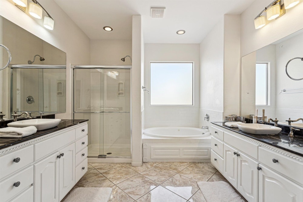 Pinnacle Breeze-private Backyard-mins to Six Flags