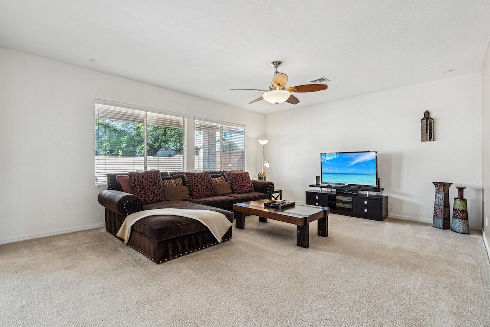 Pinnacle Breeze-private Backyard-mins to Six Flags