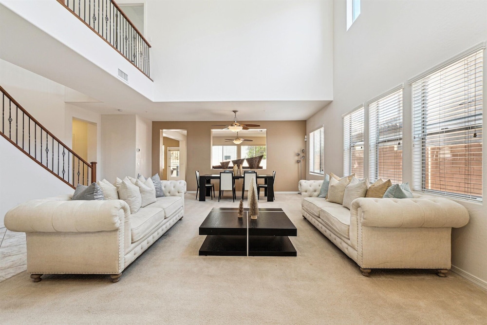 Pinnacle Breeze-private Backyard-mins to Six Flags