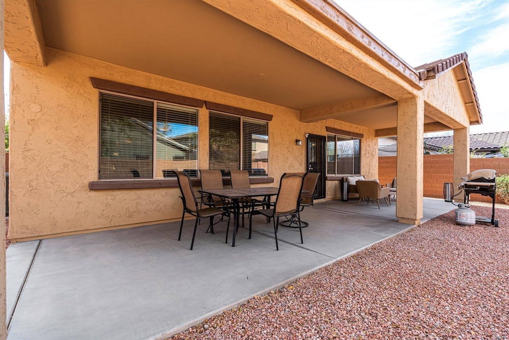 Pinnacle Breeze-private Backyard-mins to Six Flags
