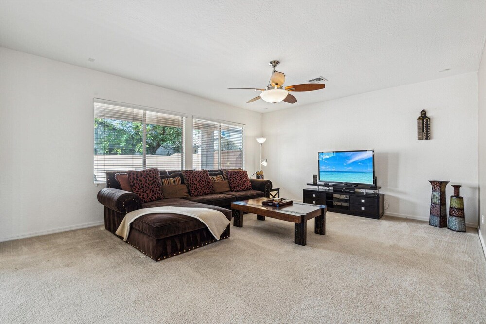 Pinnacle Breeze-private Backyard-mins to Six Flags