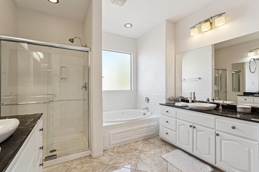 Pinnacle Breeze-private Backyard-mins to Six Flags