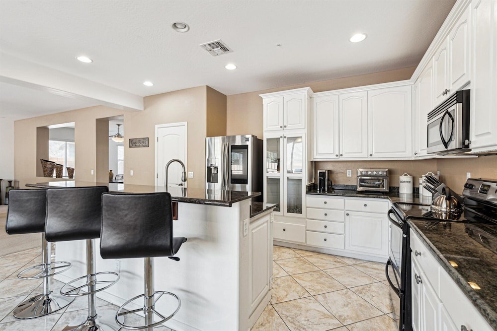 Pinnacle Breeze-private Backyard-mins to Six Flags