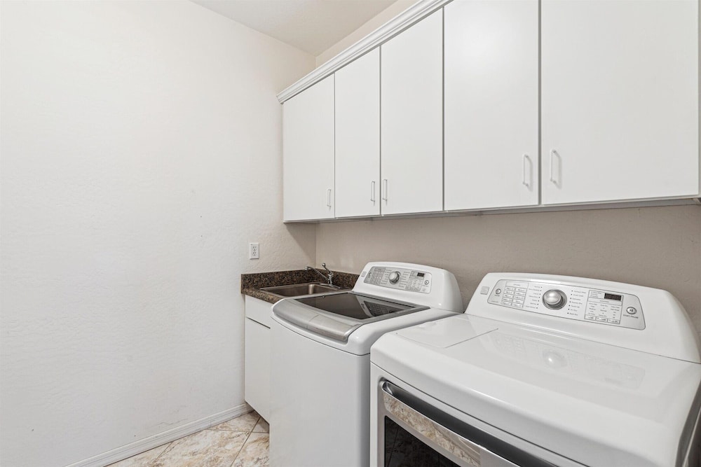 Pinnacle Breeze-private Backyard-mins to Six Flags