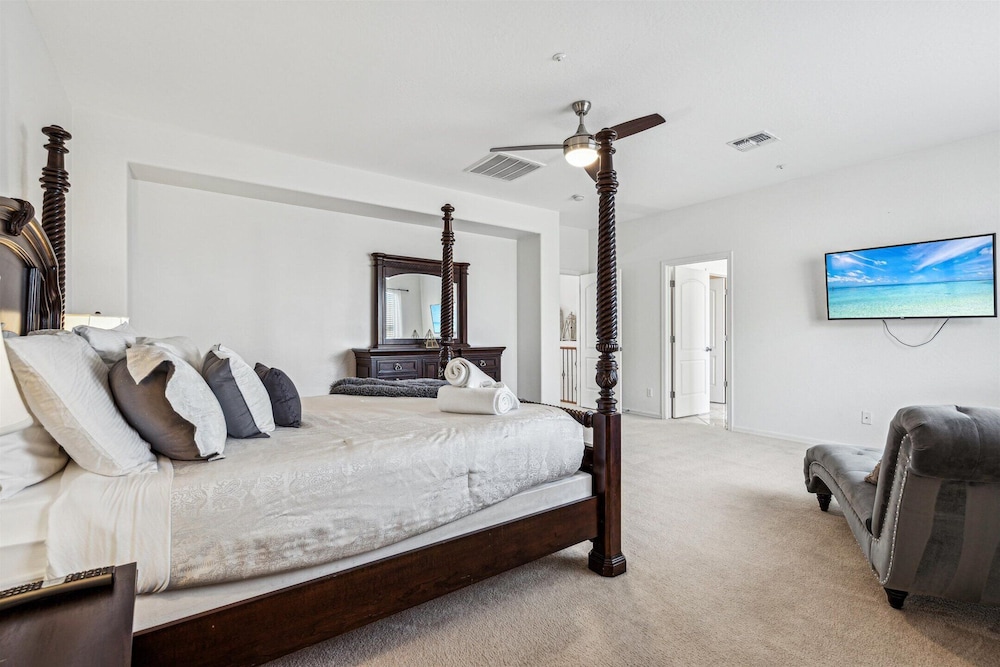 Pinnacle Breeze-private Backyard-mins to Six Flags