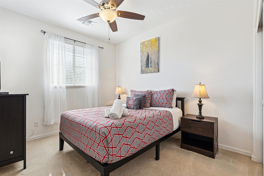 Pinnacle Breeze-private Backyard-mins to Six Flags