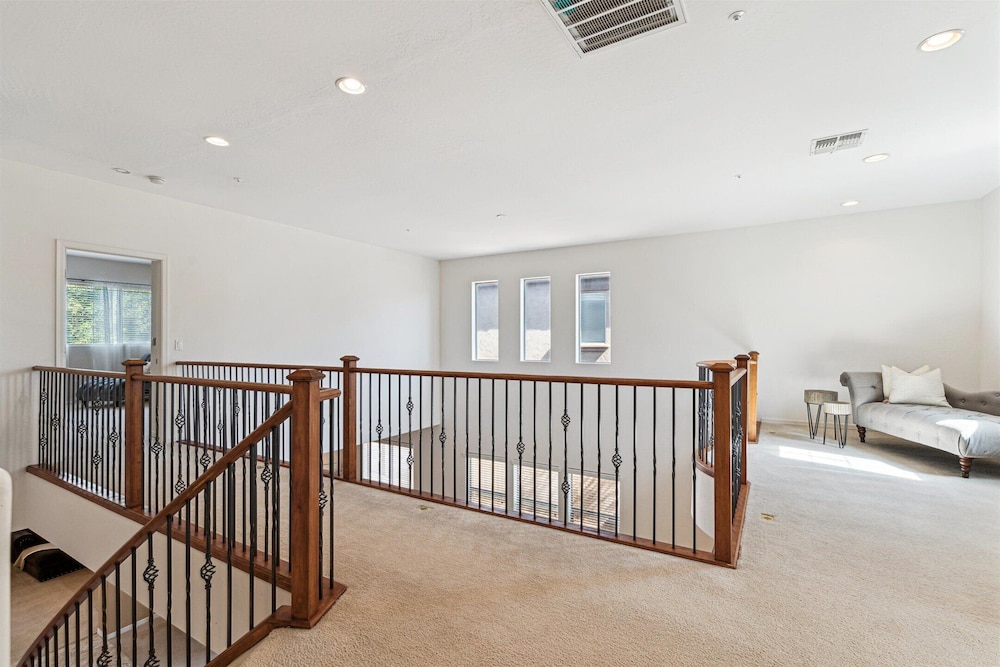 Pinnacle Breeze-private Backyard-mins to Six Flags
