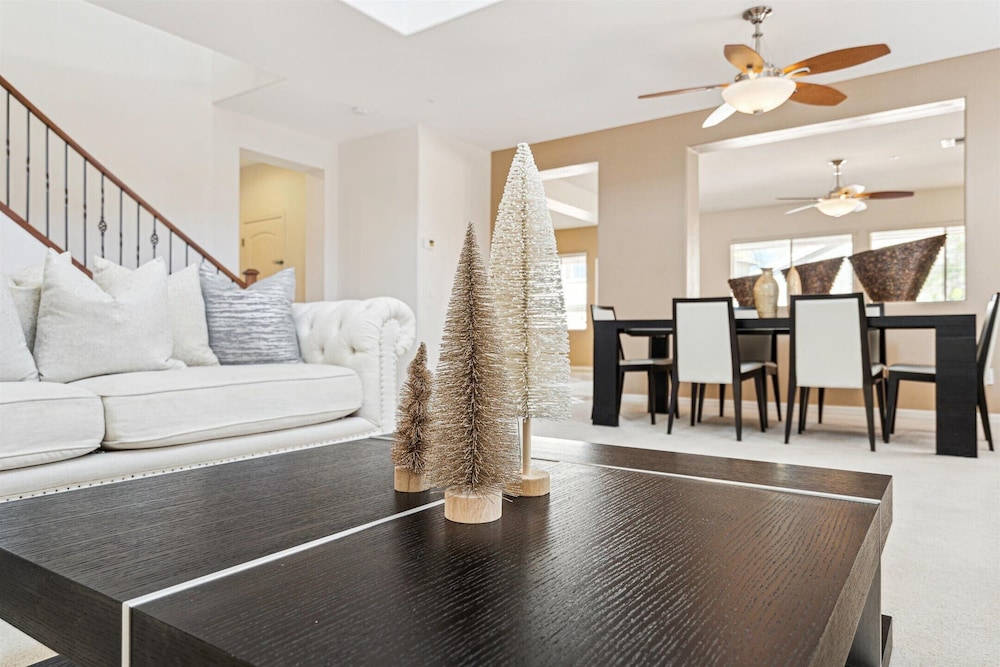 Pinnacle Breeze-private Backyard-mins to Six Flags