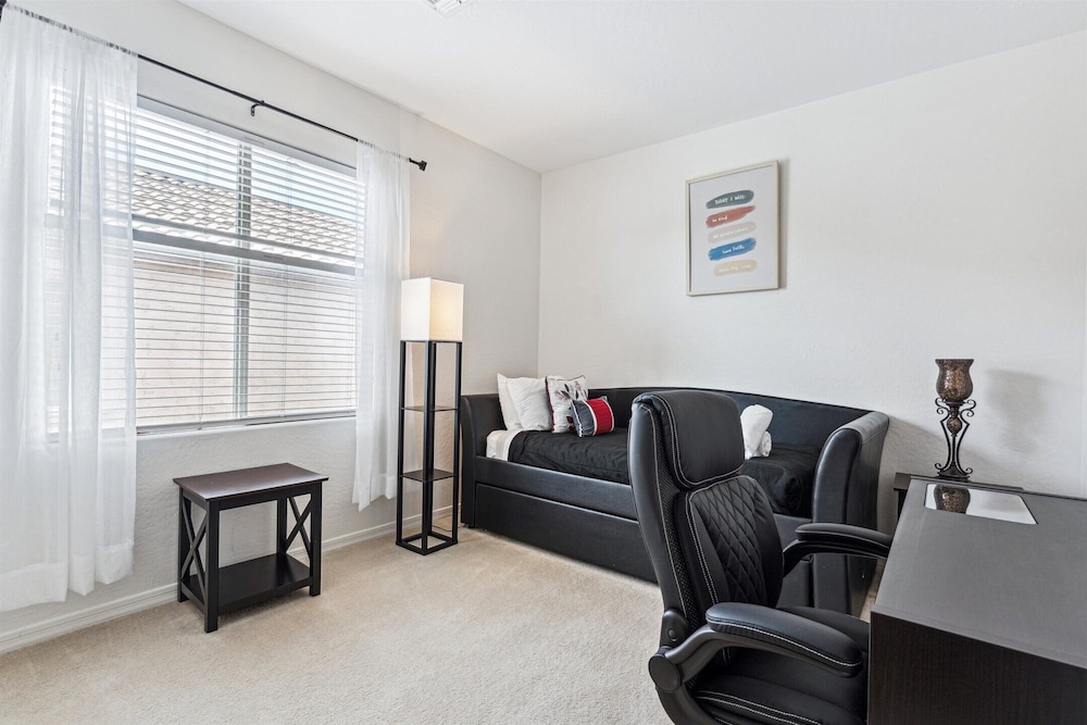 Pinnacle Breeze-private Backyard-mins to Six Flags